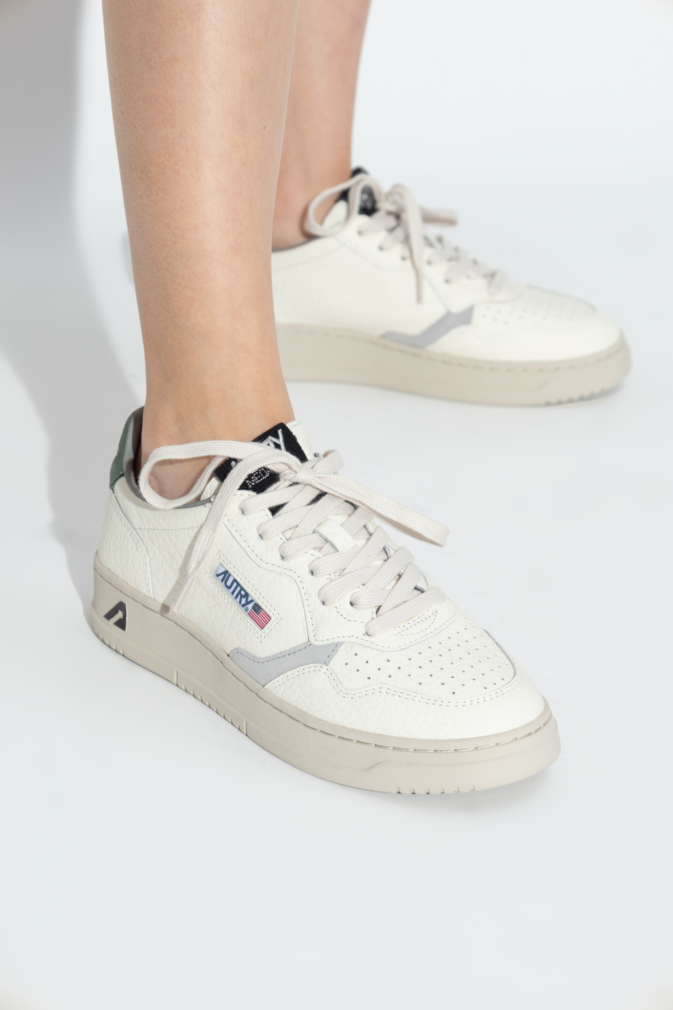Cream Trainers 'Medalist low' Autry - Vitkac GB